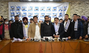 यूथ कांग्रेस के पूर्व महासचिव, वरिष्ठ अकाली नेता और पूर्व प्रशासनिक अधिकारी आप में हुए शामिल