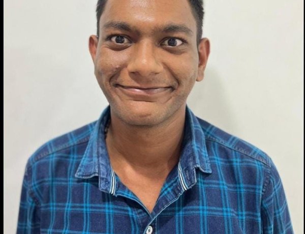 लेखक माणिक गुप्ता बिना शर्त और निस्वार्थ प्रेम का वर्णन करते हैं